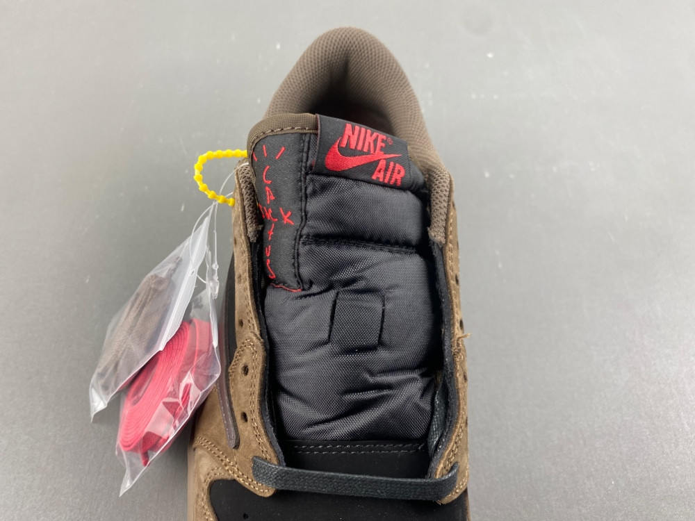 Travis Scott x Air Jordan 1 Low CQ4277 001