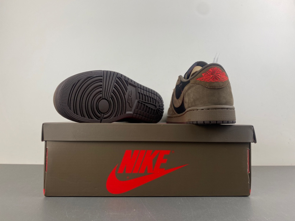 Travis Scott x Air Jordan 1 Low CQ4277 001