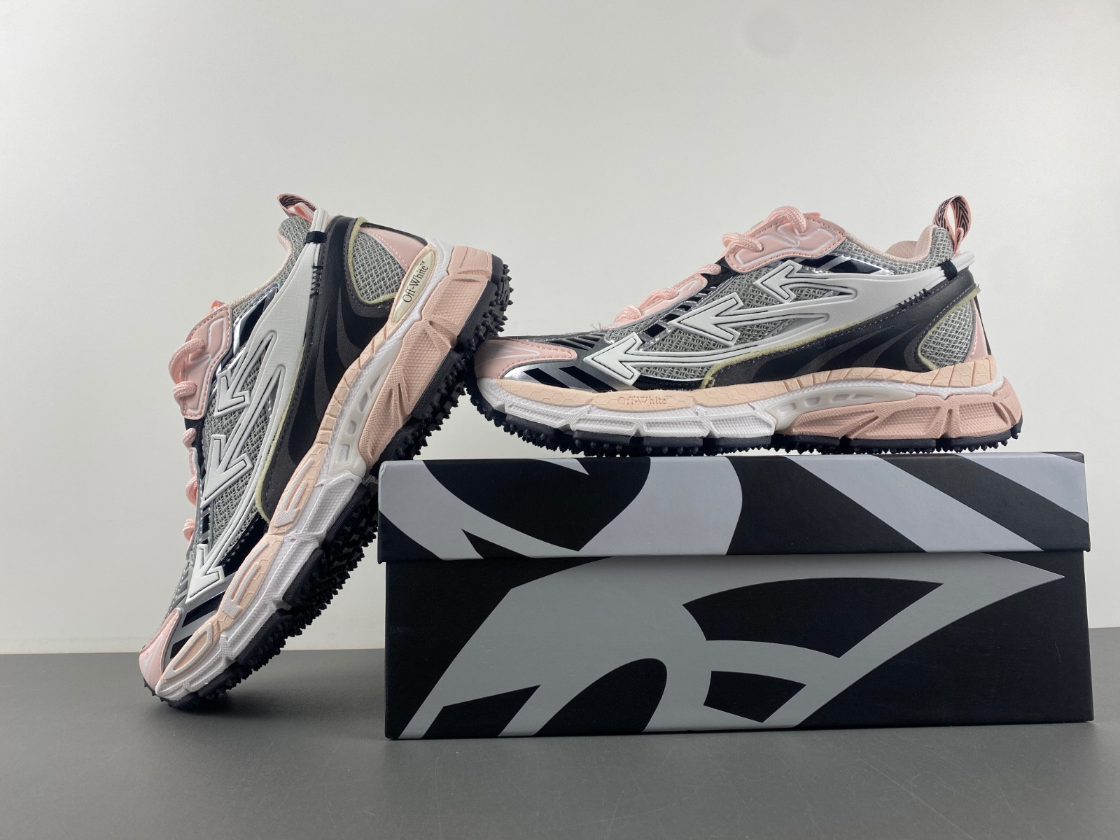 OWT 19FW Be right back SNEAKERS