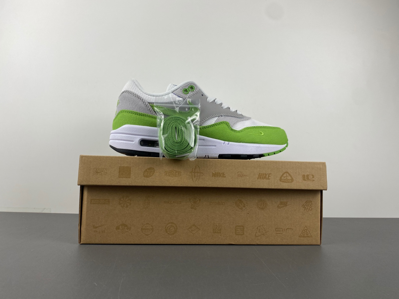 patta x nike air max 1 Ch10rophyll - hf1012-300