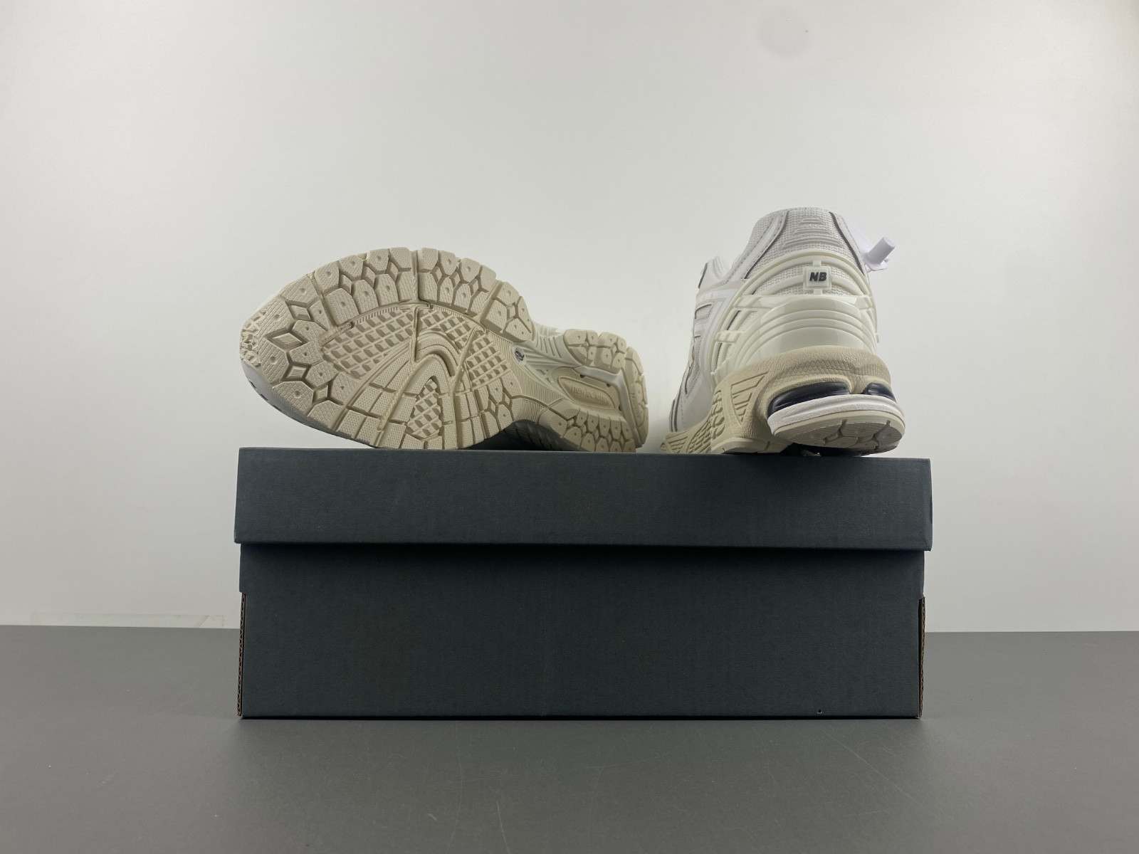 new Ba1an*e 1906r white / black - m1906rww