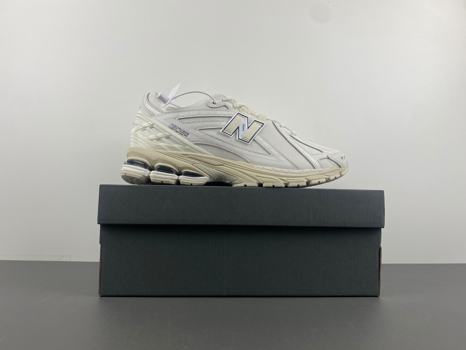 new Ba1an*e 1906r white / black - m1906rww