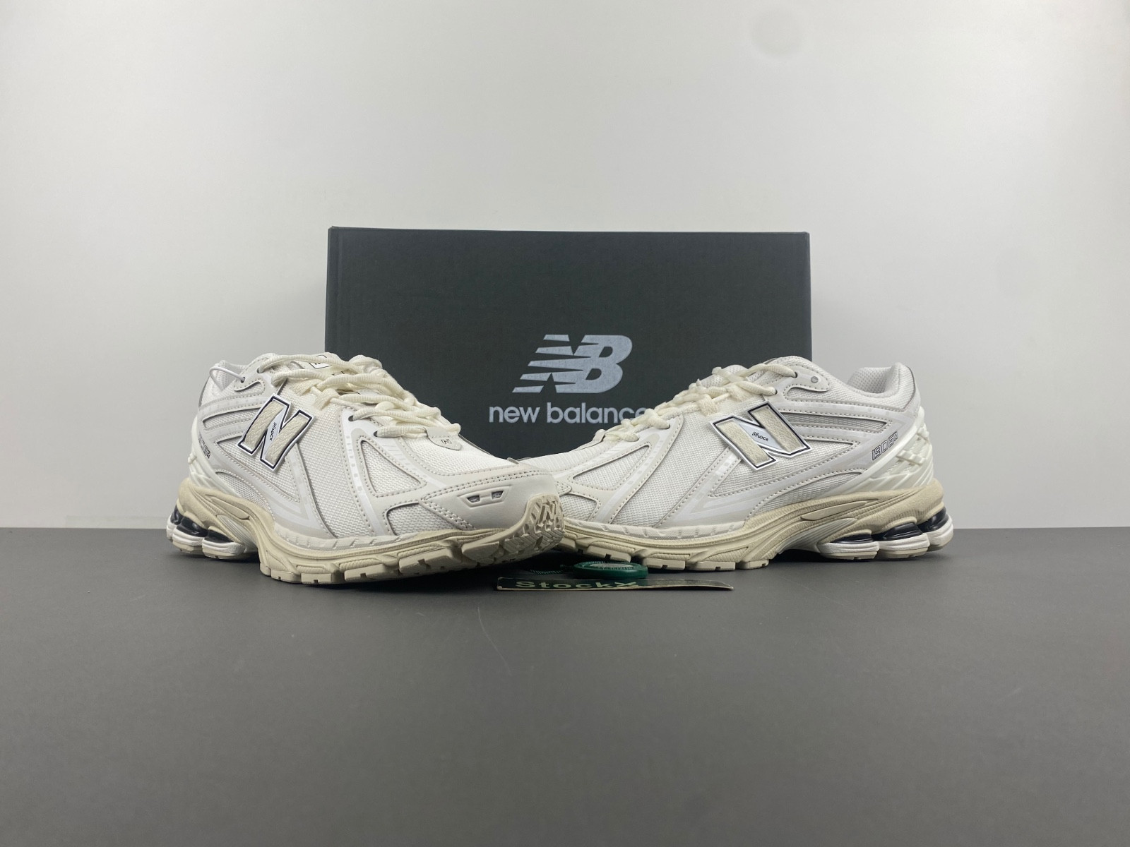 new Ba1an*e 1906r white / black - m1906rww