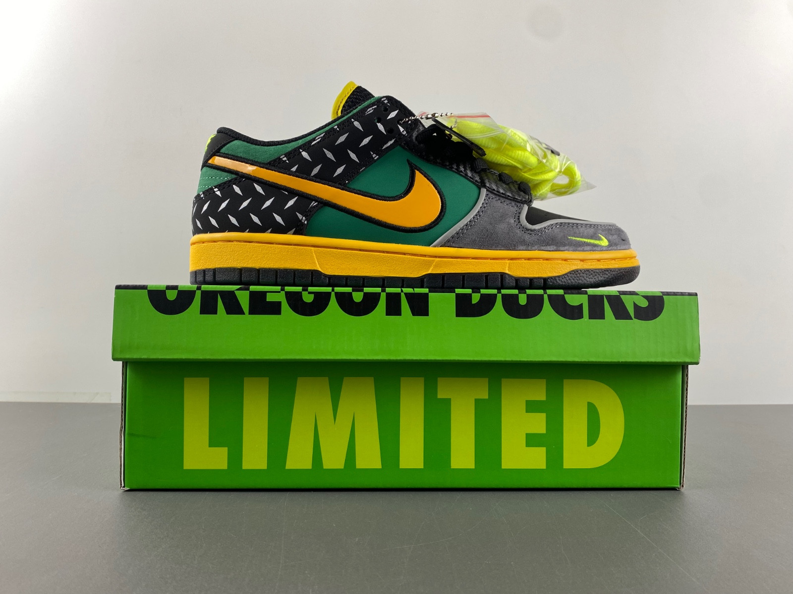 Nike Dunk Low What the Duck Home University of Oregon HV1454-001