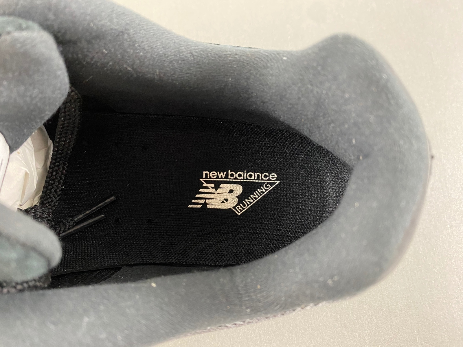 new Ba1an*e 2002r black dark grey men