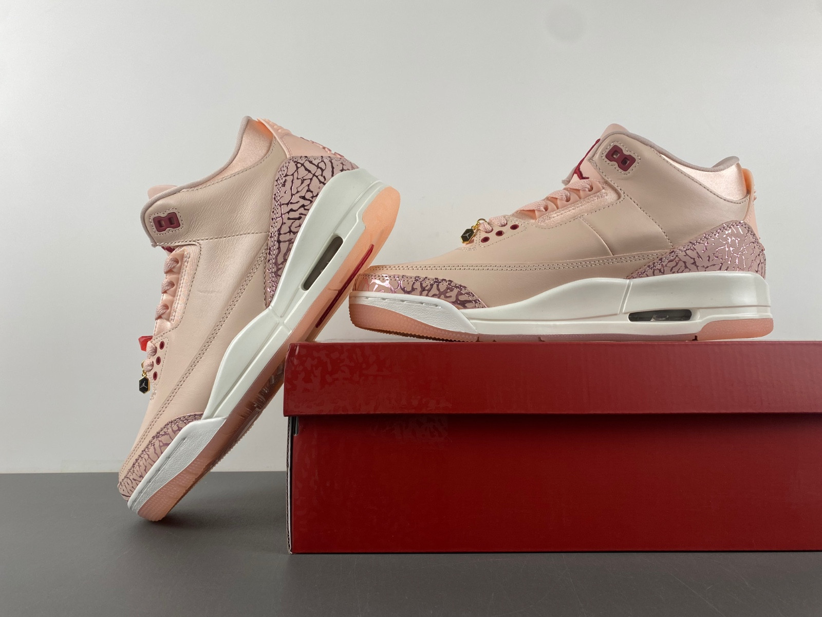 Air Jordan 3 WMNS "Valentine