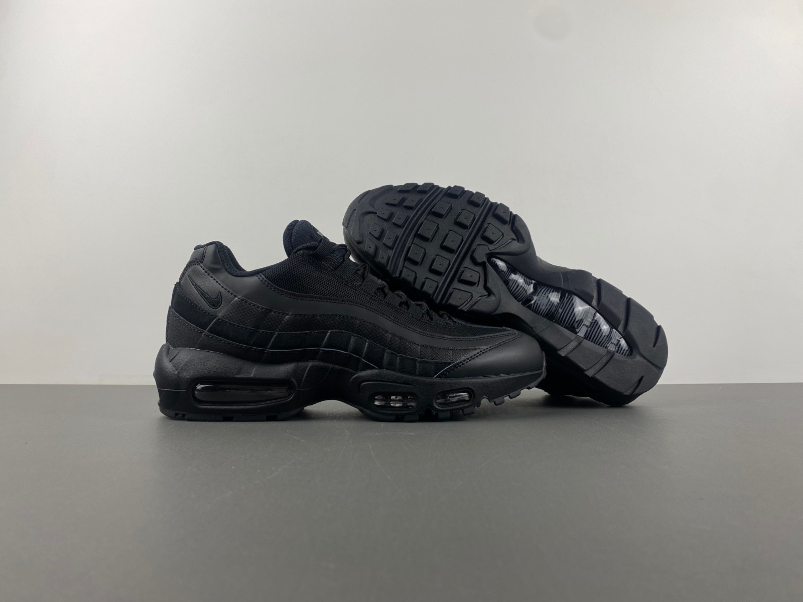 Nike Air Max 95 Essential Triple Black CI3705-001