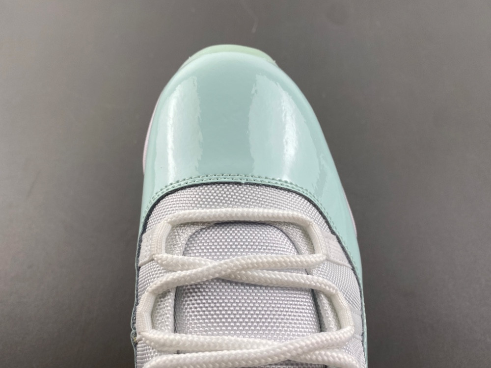 Air Jordan 11 Retro Low 