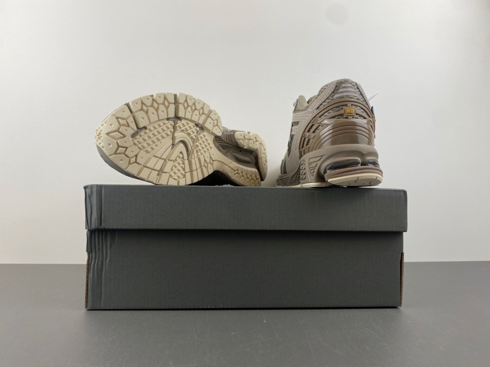 new Ba1an*e 1906r cordura olive tan men