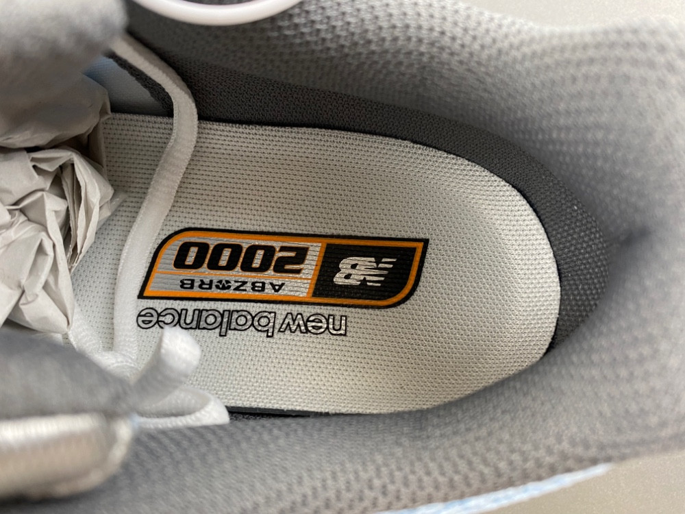 new Ba1an*e abzorb 2000 silver/blue u2000ba