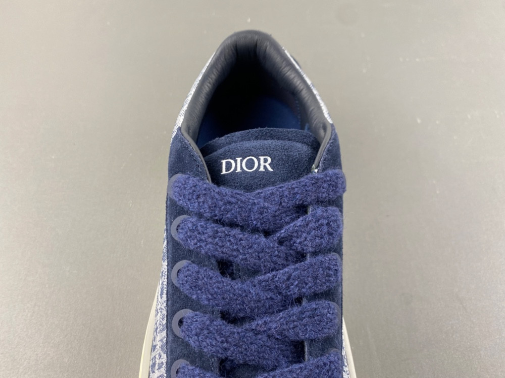 D10r b33 sneaker