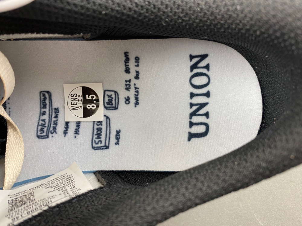 Air Jordan 1 Low UN HQ6998-146