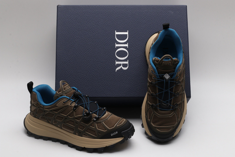 D10r b31 runner sneaker