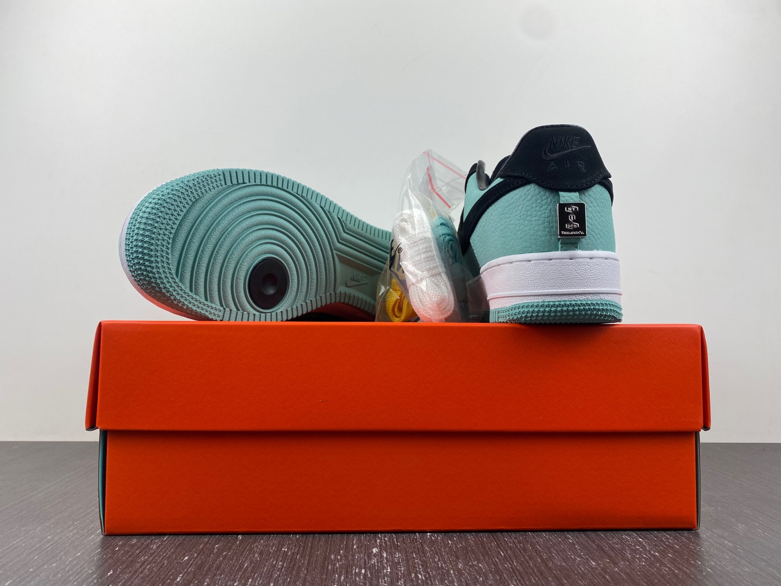 T*f*ny & co. x nike air force 1 low dz1382-002