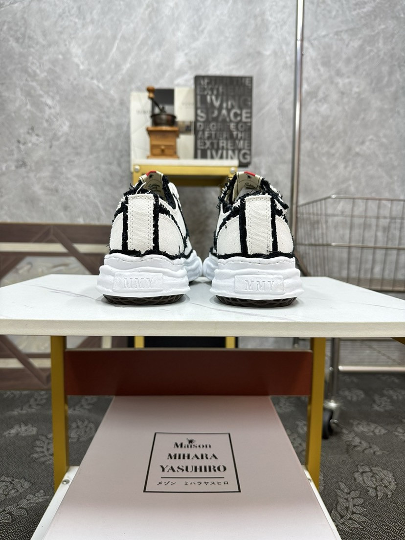 MMY Sneaker 0069