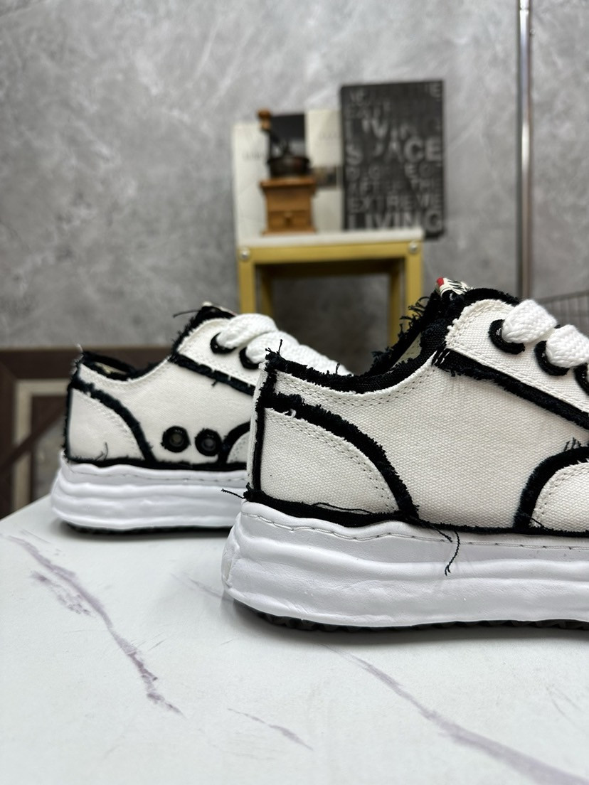 MMY Sneaker 0069