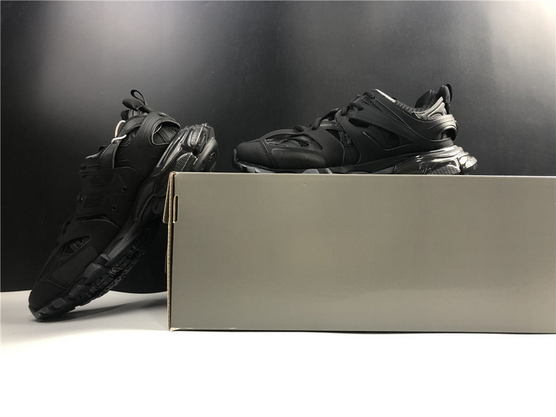 Ba1en*iaga track all black