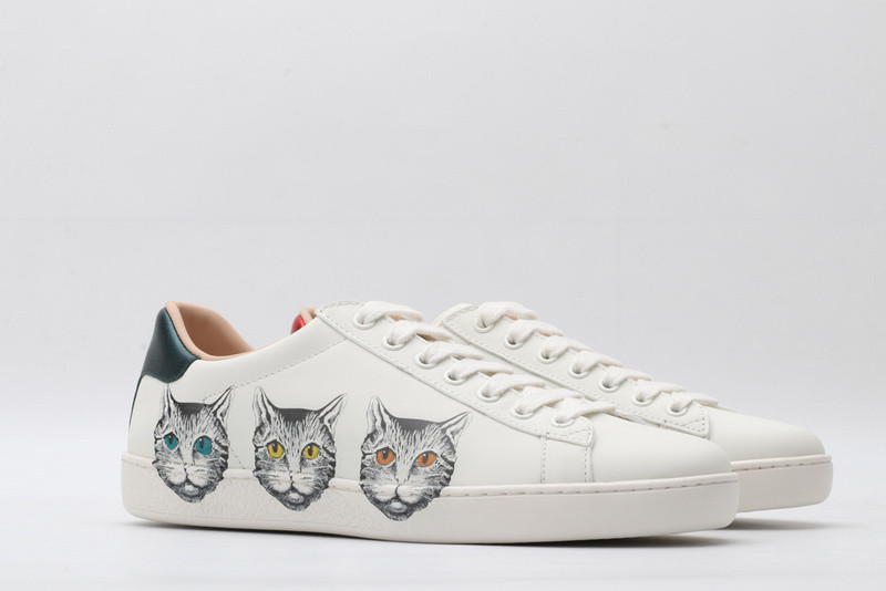 Gvc*1 ace embroidered low-top sneaker white with cat