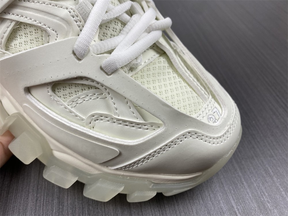 Ba1en*iaga 3.0 track trainer white