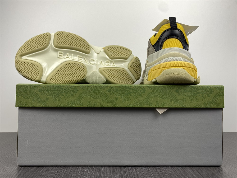 ba1en*iaga triple s Gvc*1 sneaker