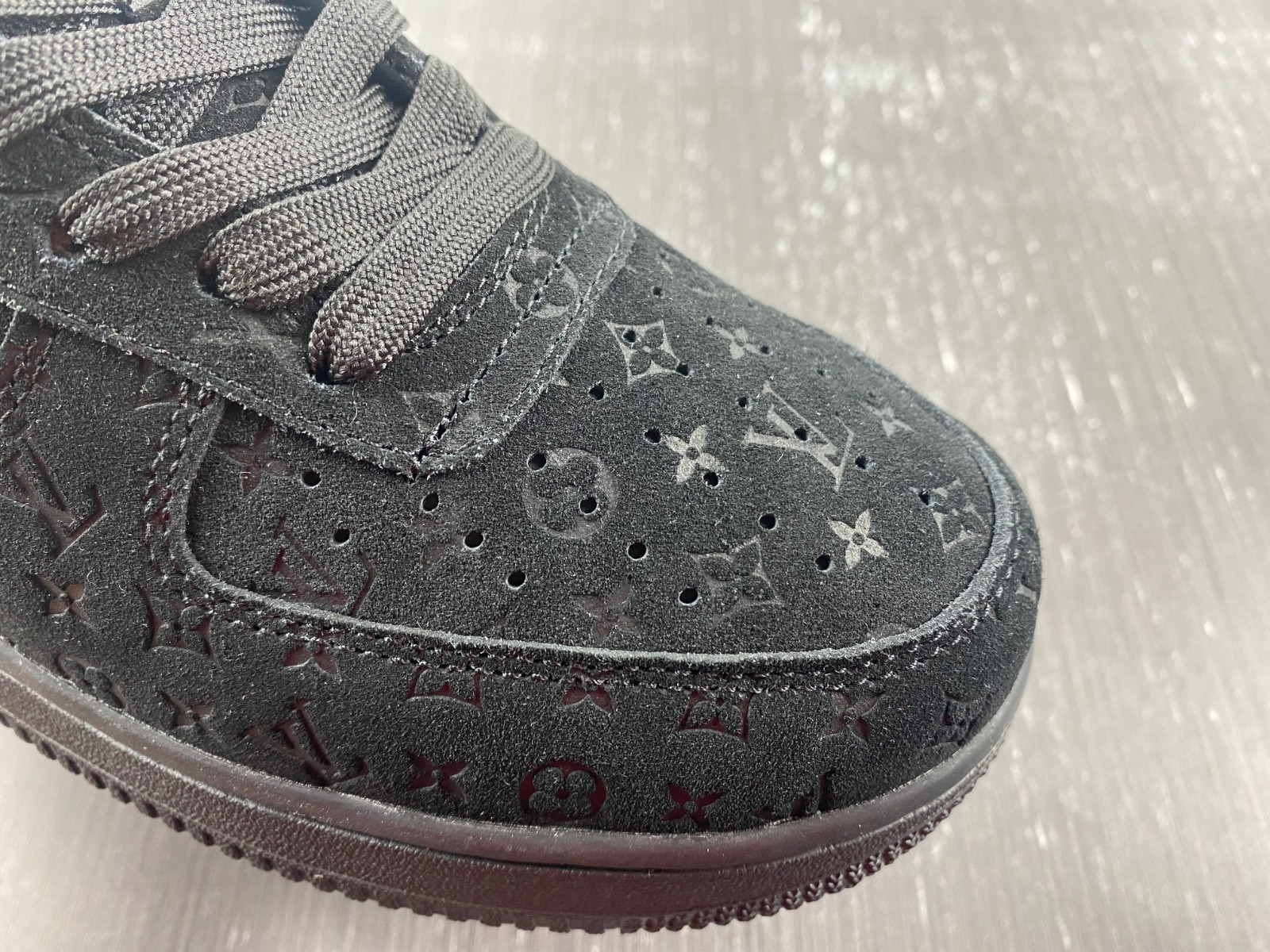 lwe sneaker