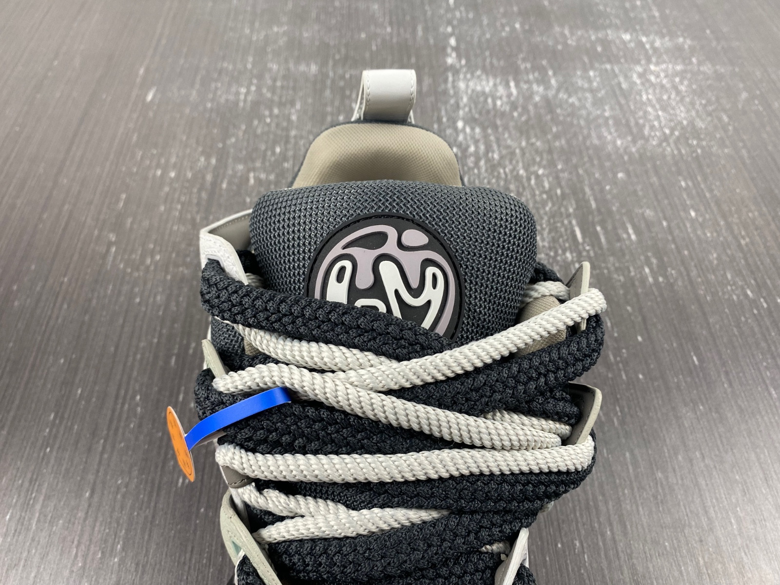 lwe sneaker