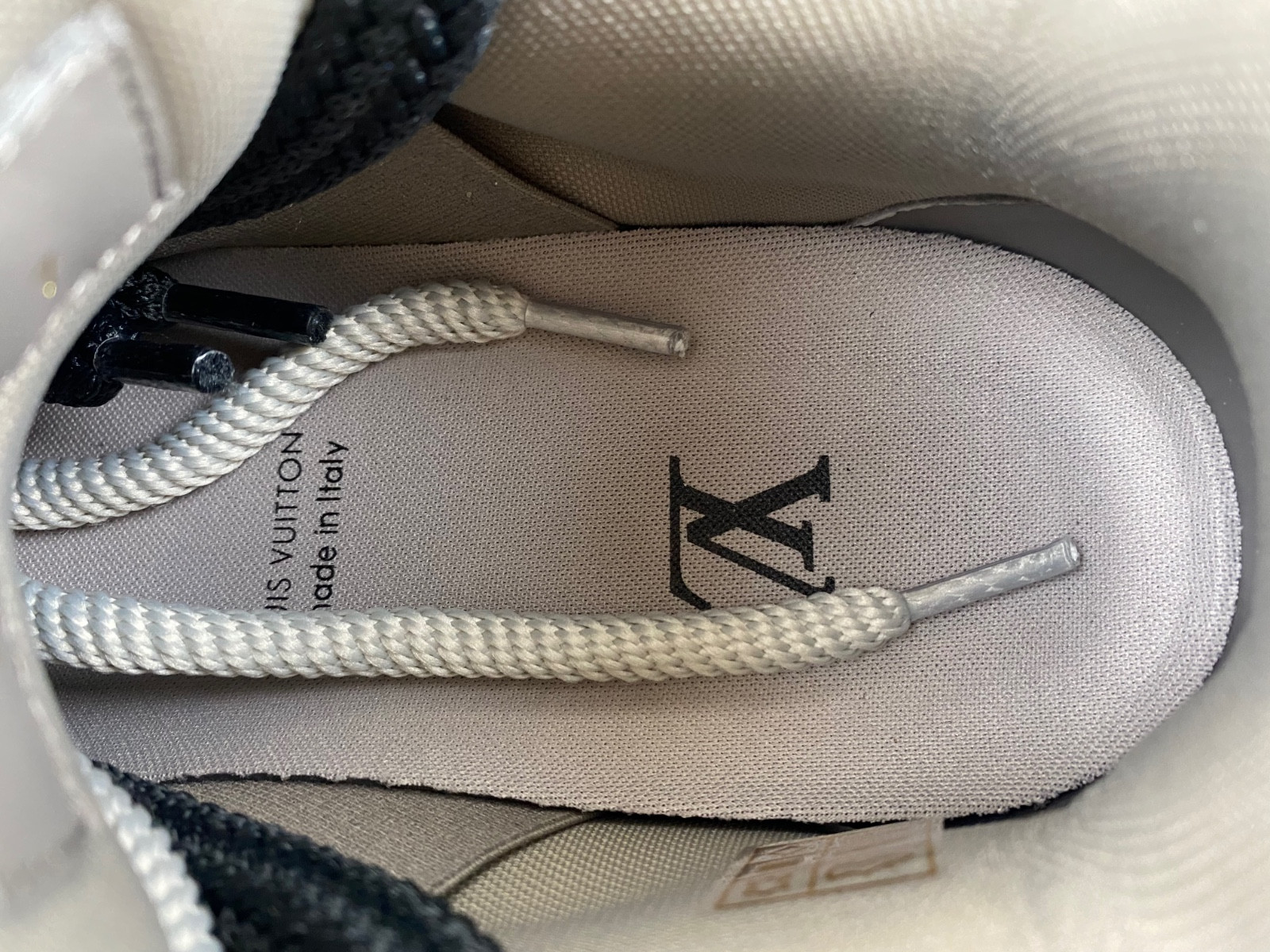 lwe sneaker