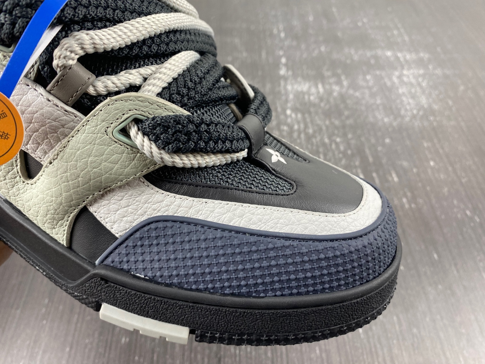 lwe sneaker