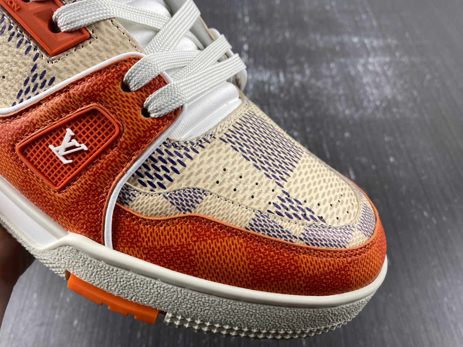 lwe sneaker