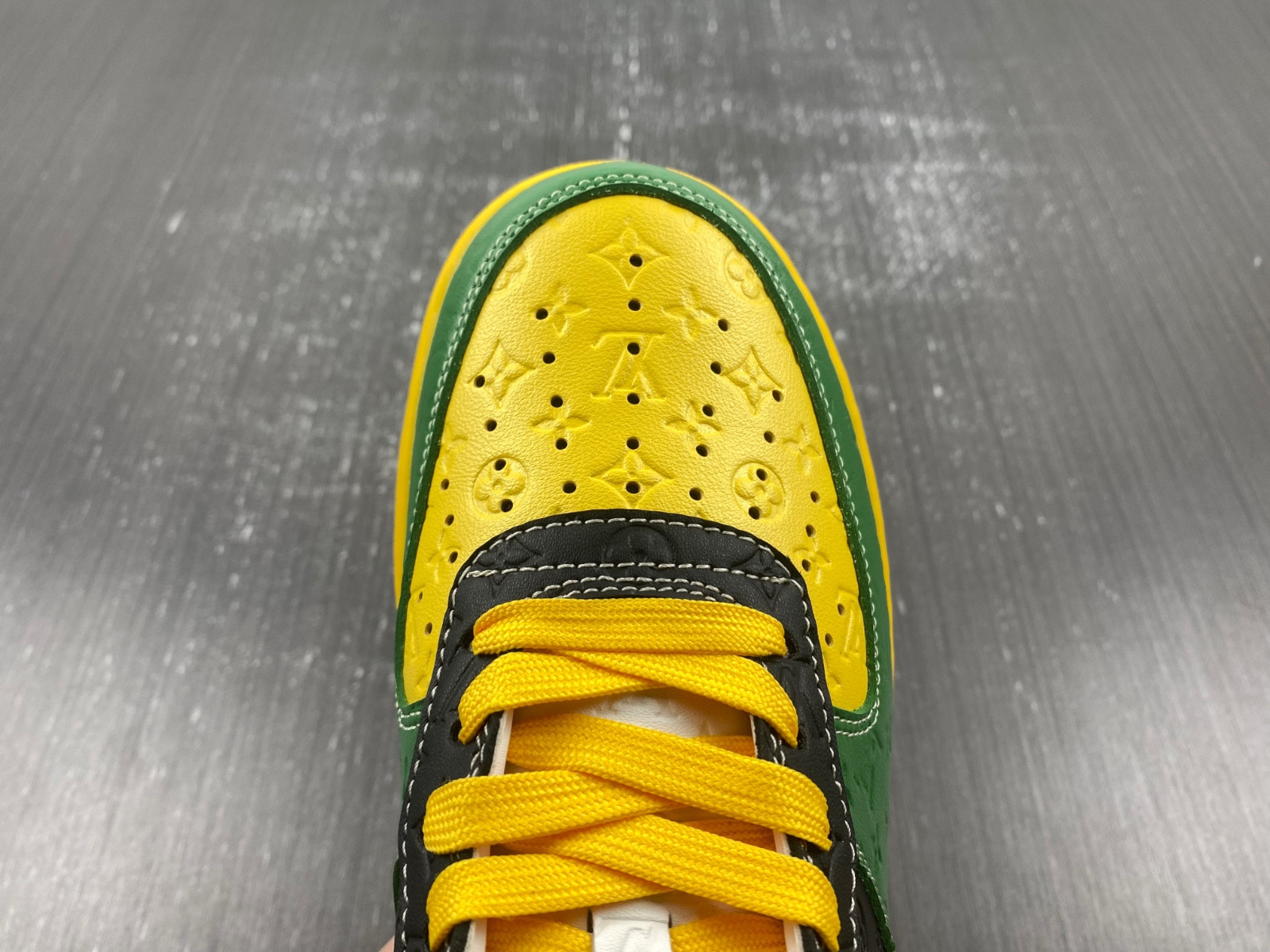lwe sneaker