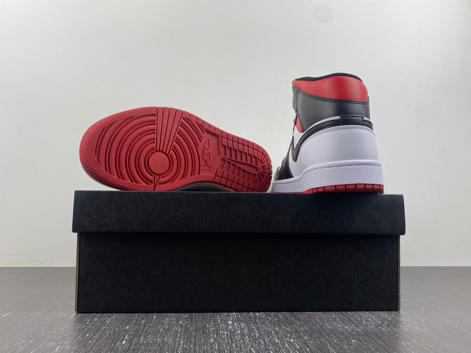 air jordan 1 mid 