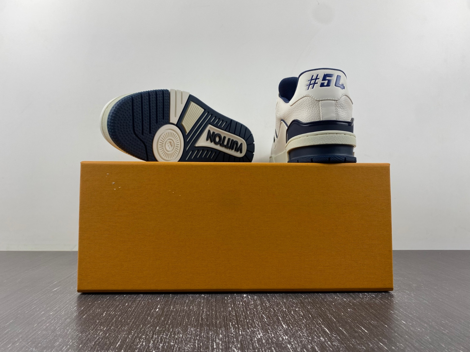 lwe sneaker