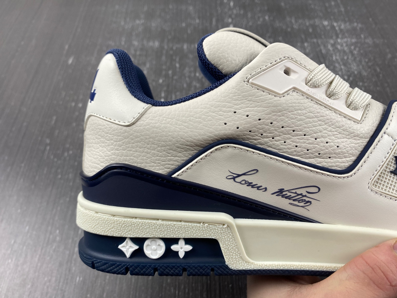 lwe sneaker