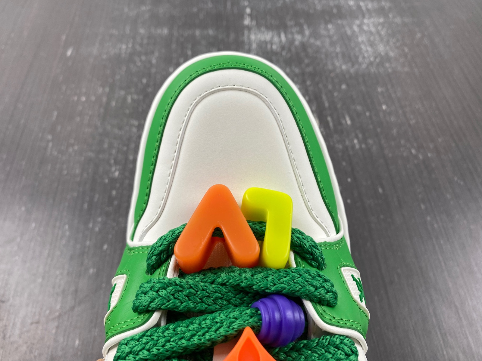 lwe sneaker