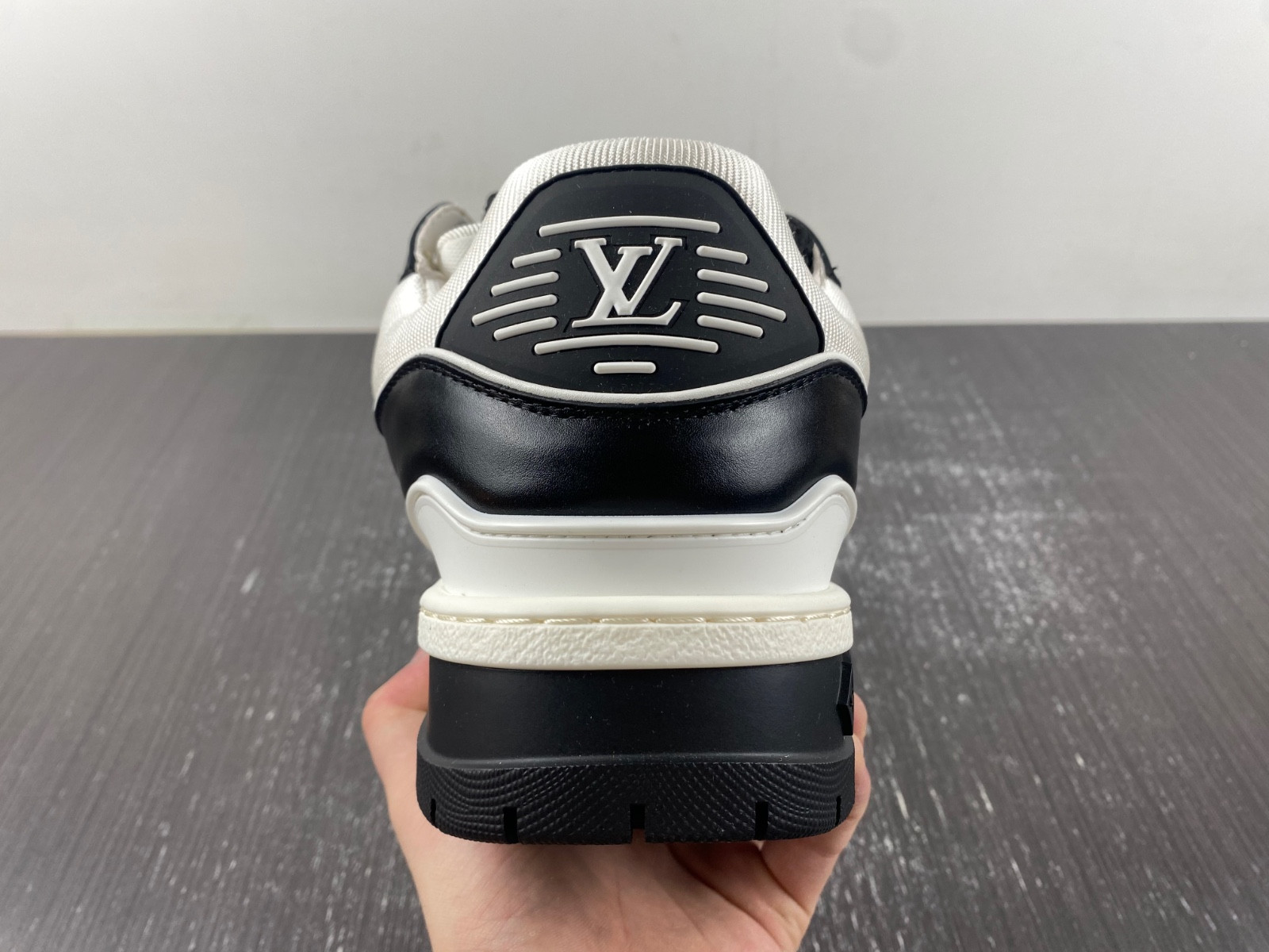 lwe sneaker