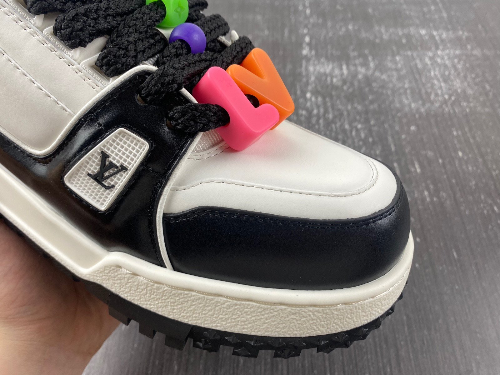 lwe sneaker