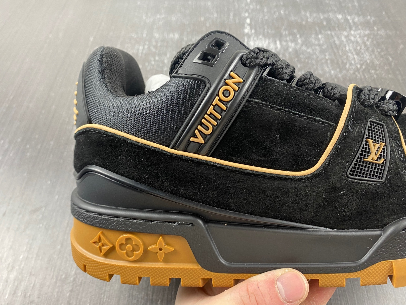 lwe sneaker