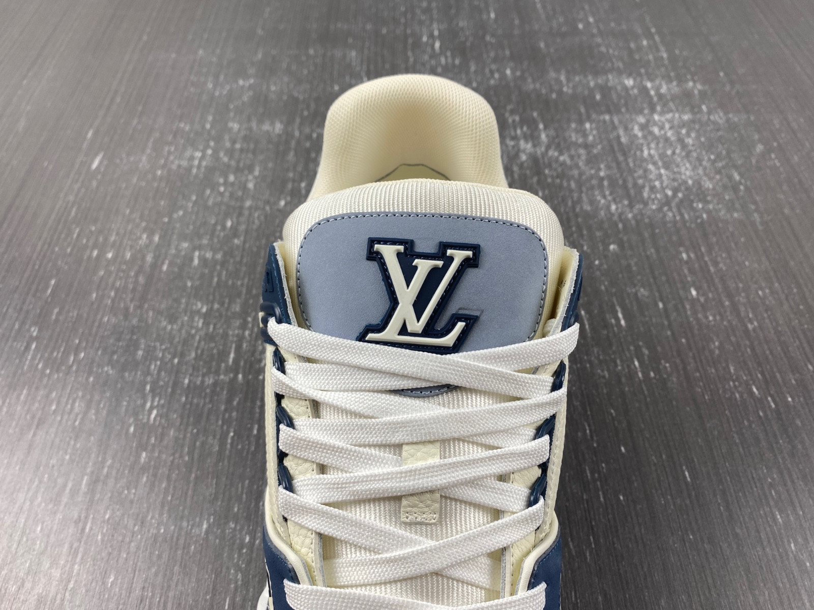 lwe sneaker