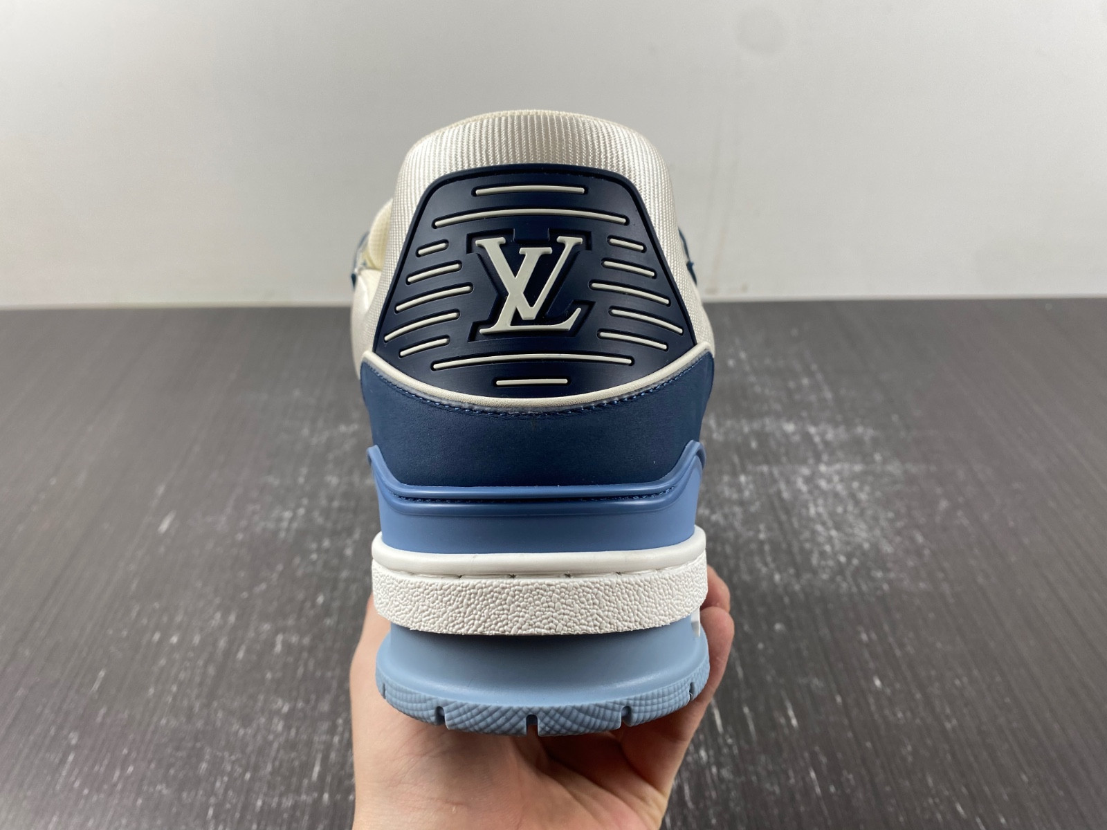 lwe sneaker