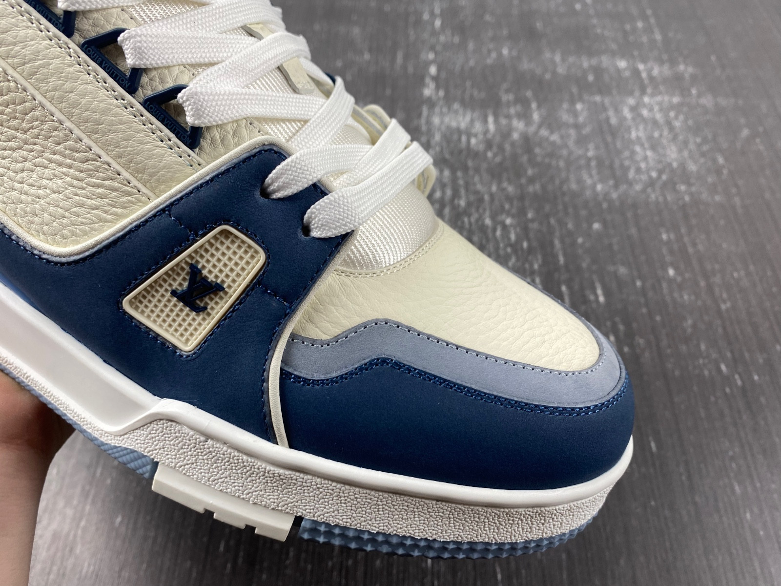 lwe sneaker
