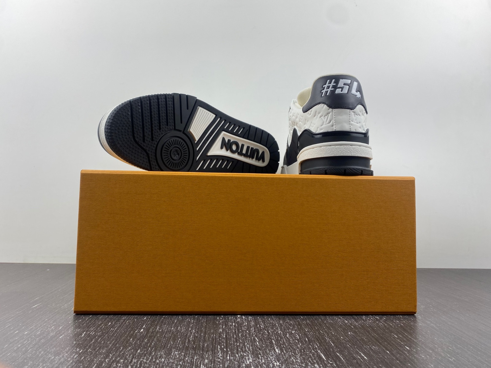 lwe sneaker