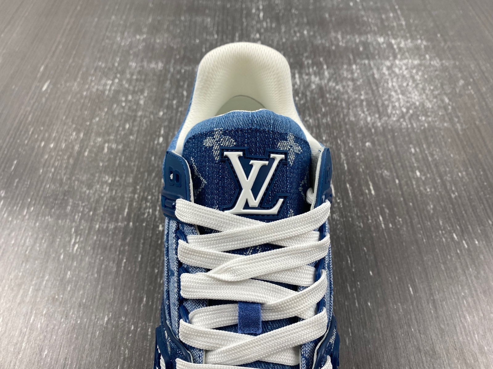 lwe sneaker
