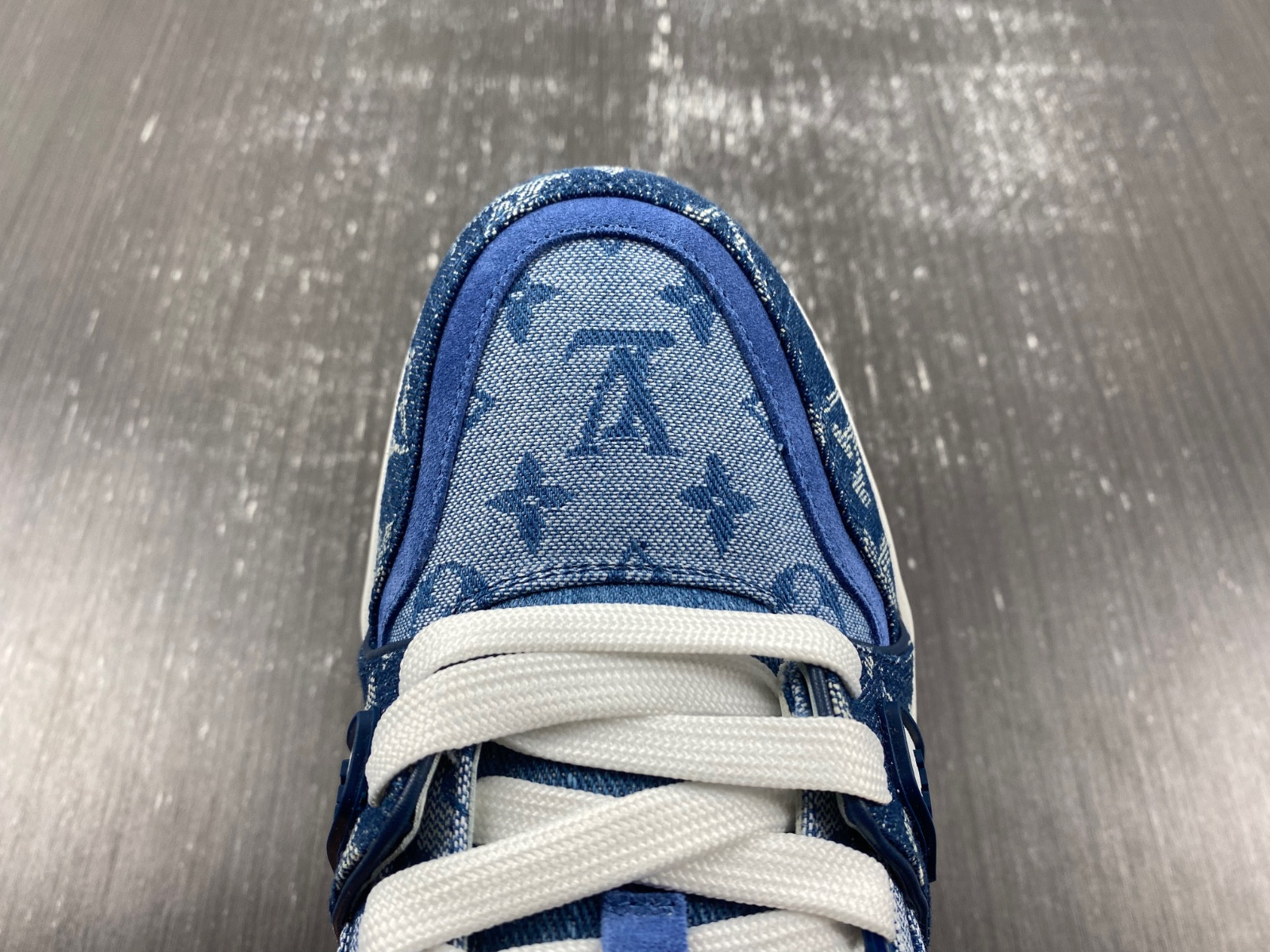 lwe sneaker