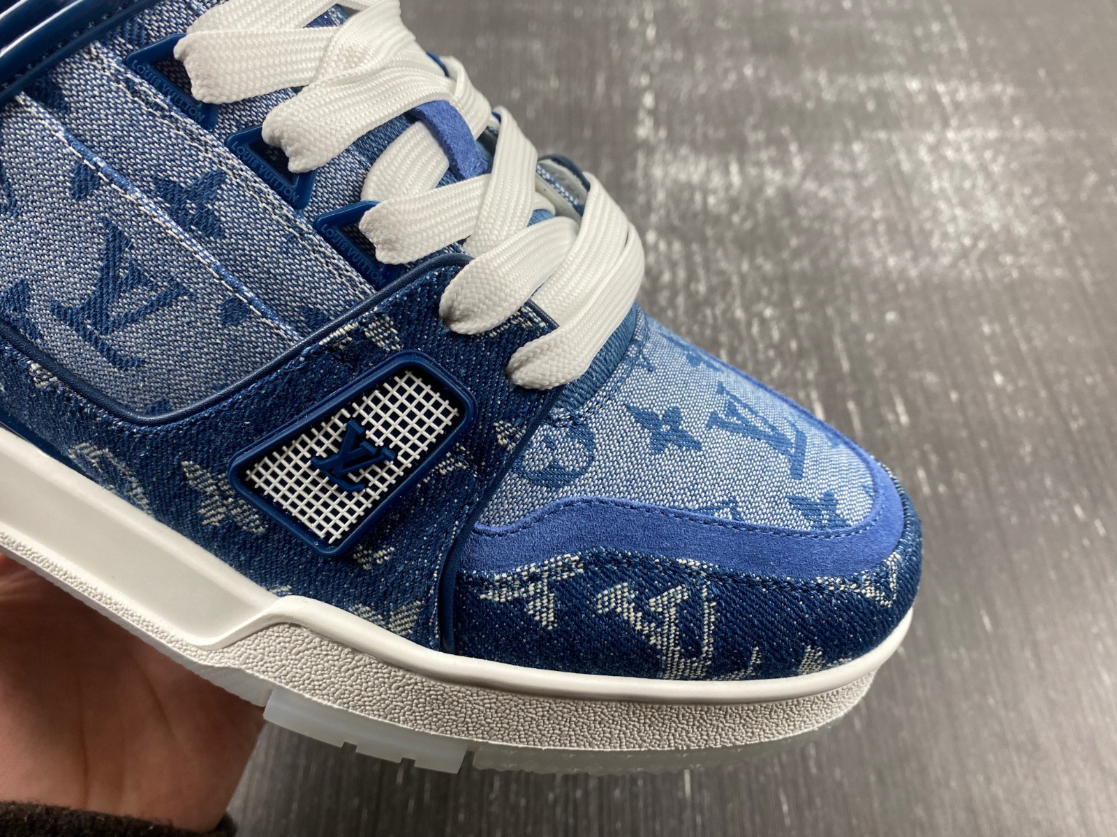 lwe sneaker