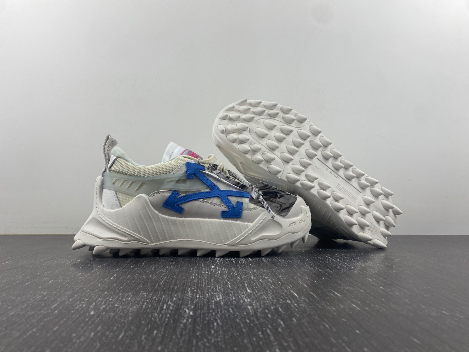 owt 19fw odsy-1000 sneakers