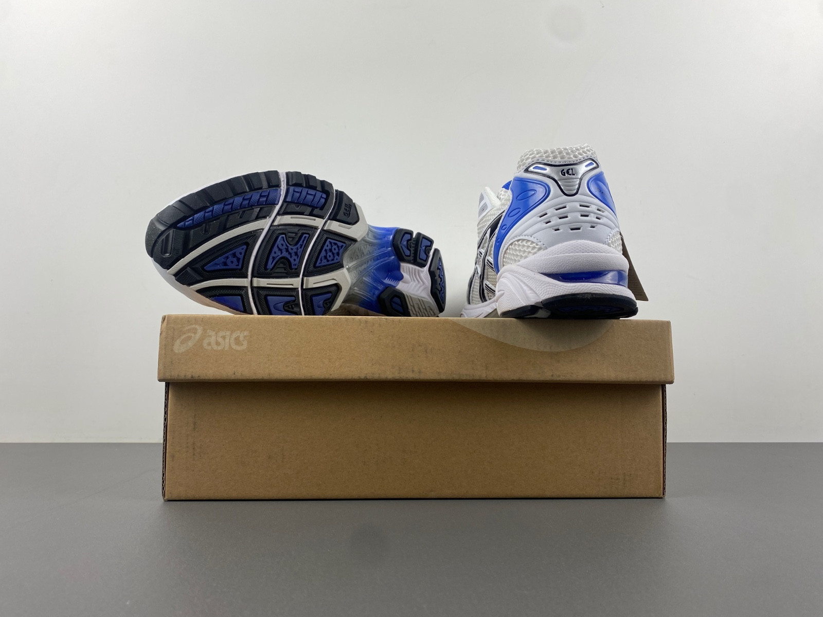 As*ic*s gel kayano 14 