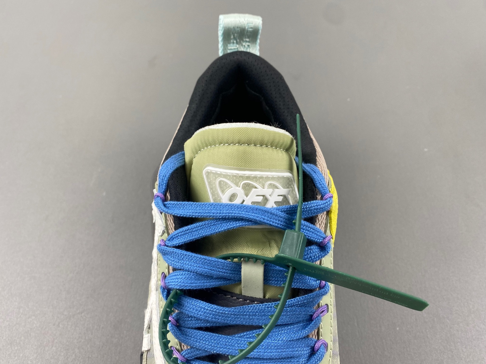 owt 19fw odsy-1000 sneakers
