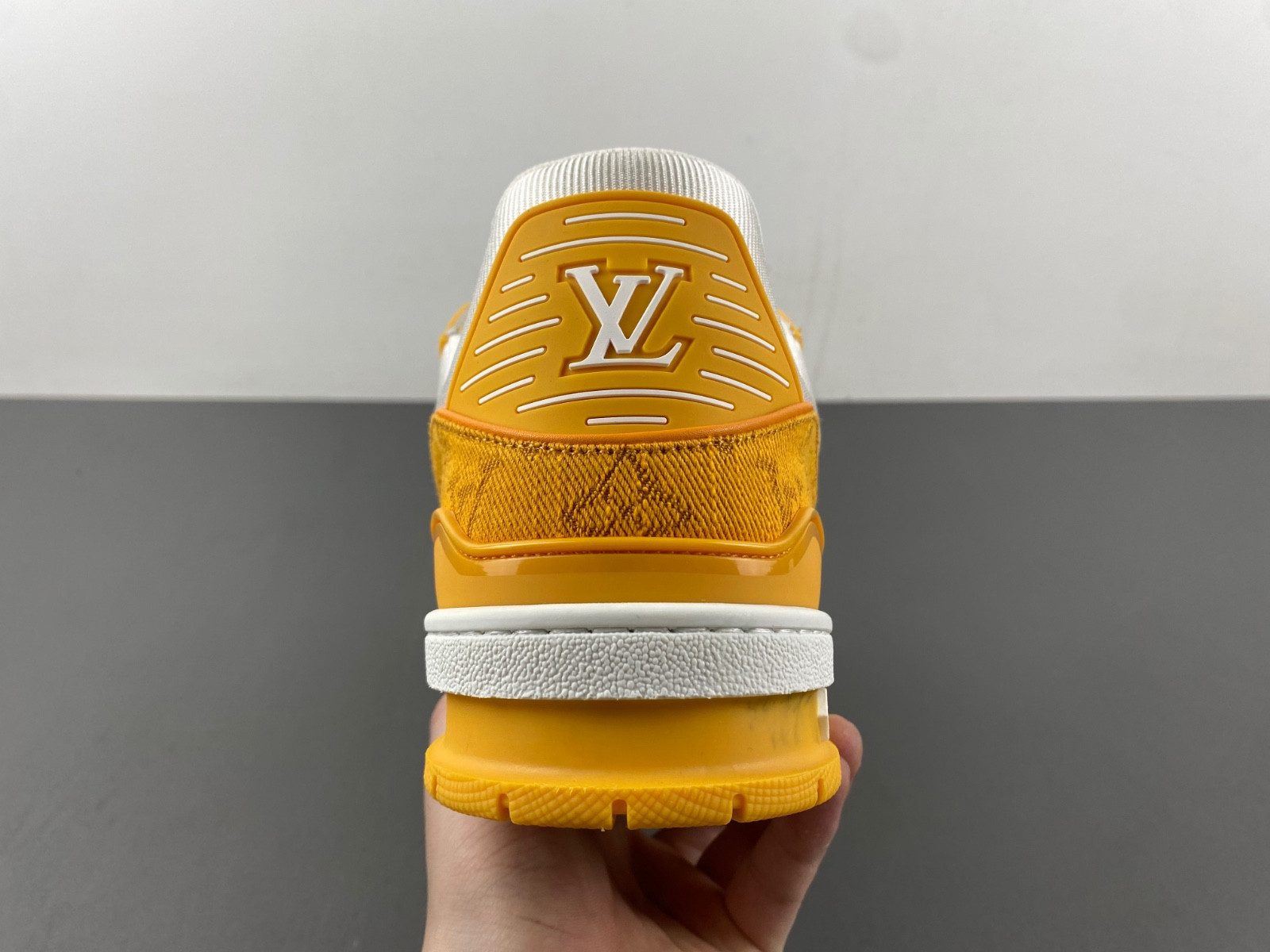 lwe sneaker