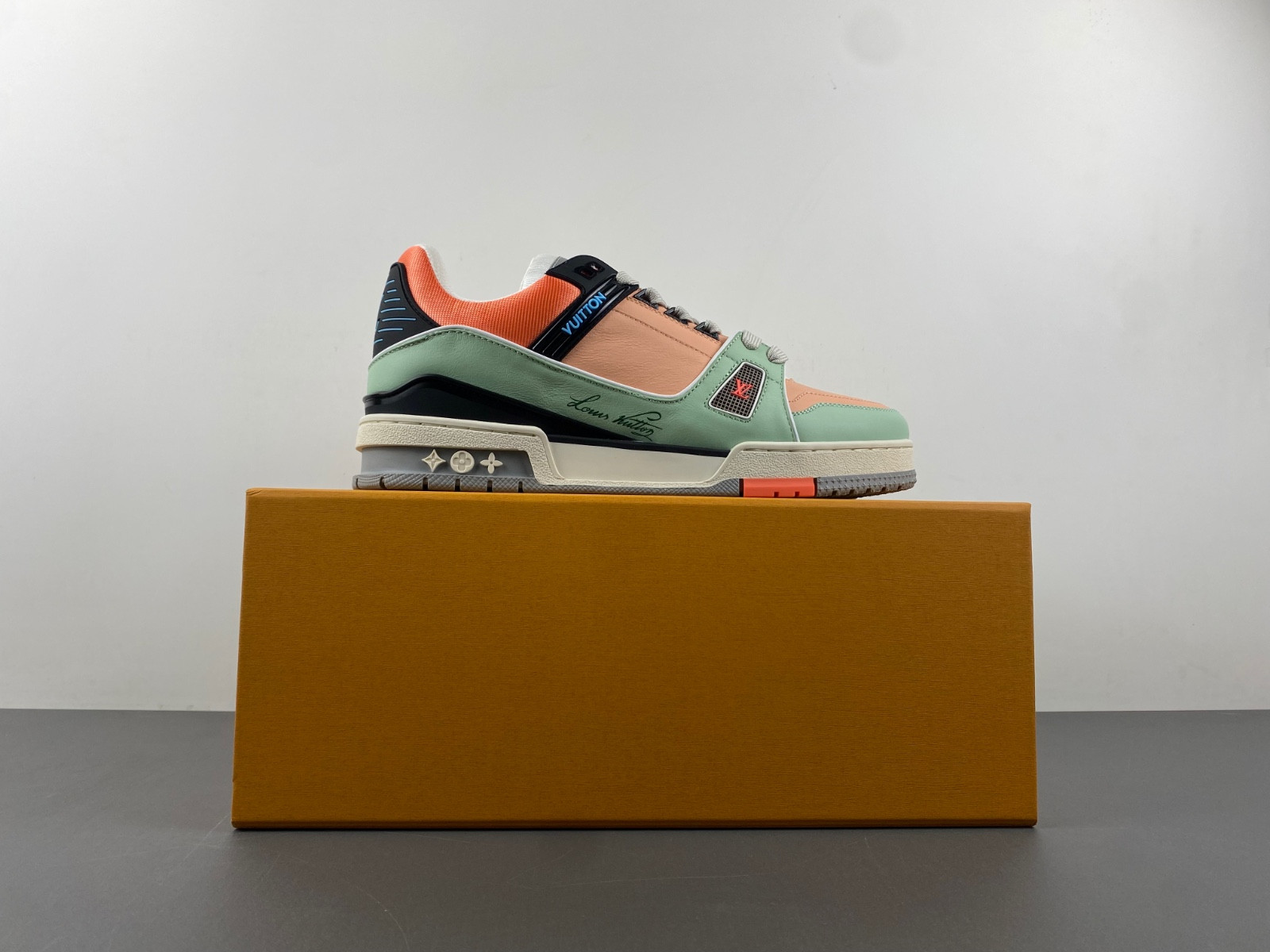 lwe sneaker