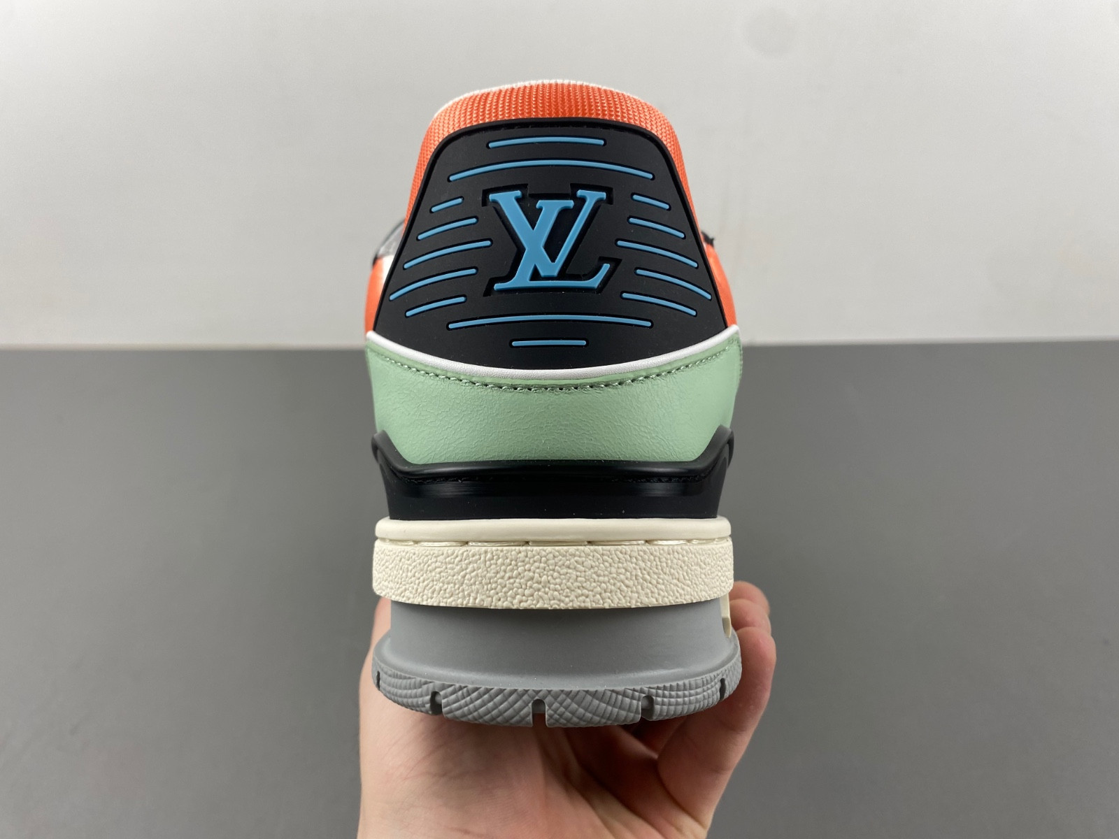 lwe sneaker